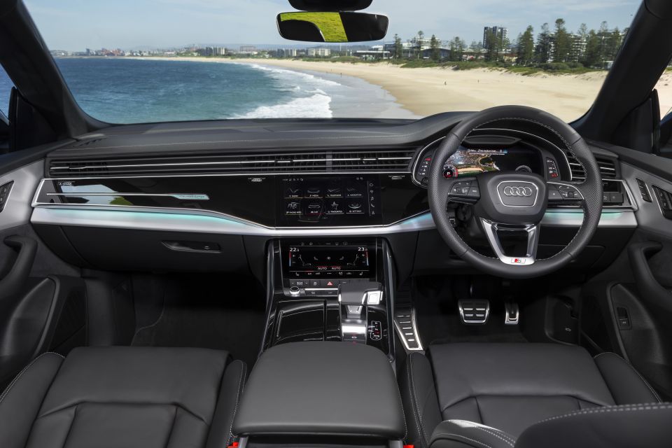 Q8 Dynamic Black