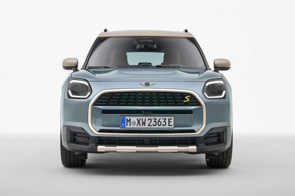 Countryman S E pictured