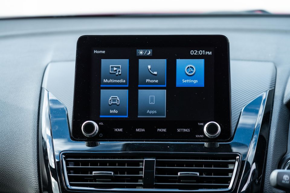 Eclipse Cross 8.0in display