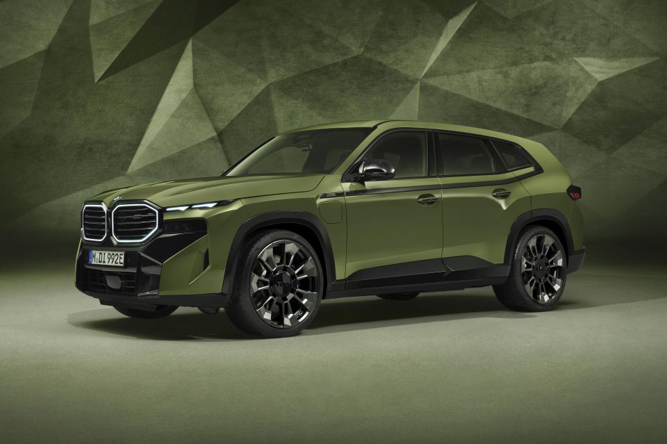 BMW XM in BMW Individual Urban Green