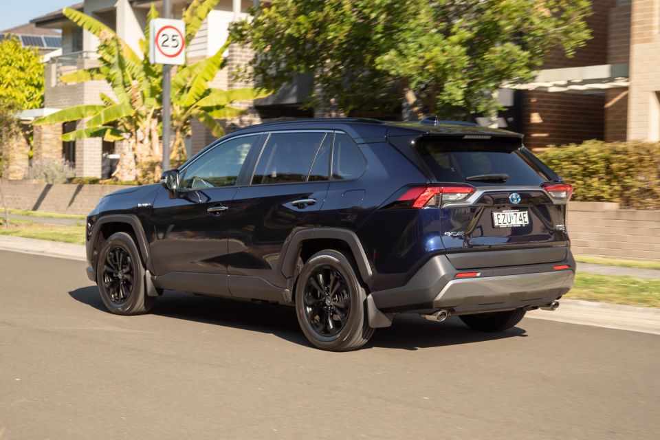 RAV4 Cruiser shown