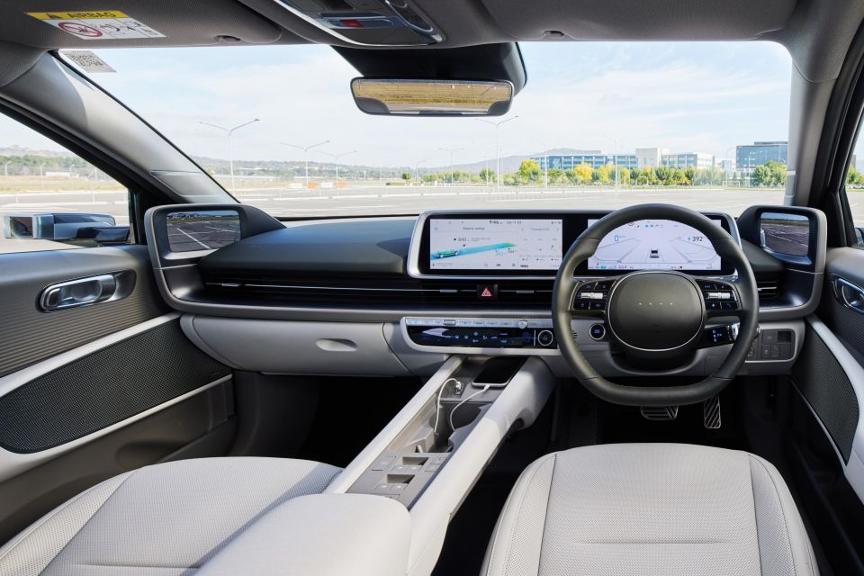 Epiq with optional digital side-view mirrors
