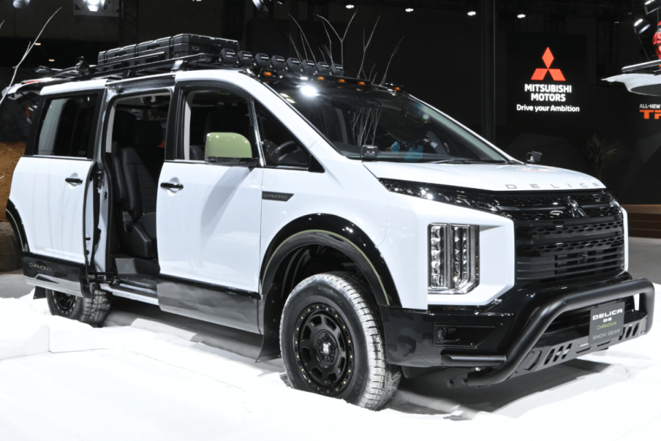Delica D:5 Chamonix Snow Gear concept