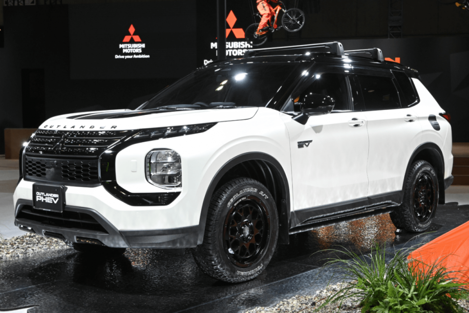 Outlander PHEV Active Field