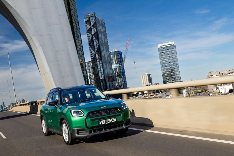 Countryman SE Classic pictured