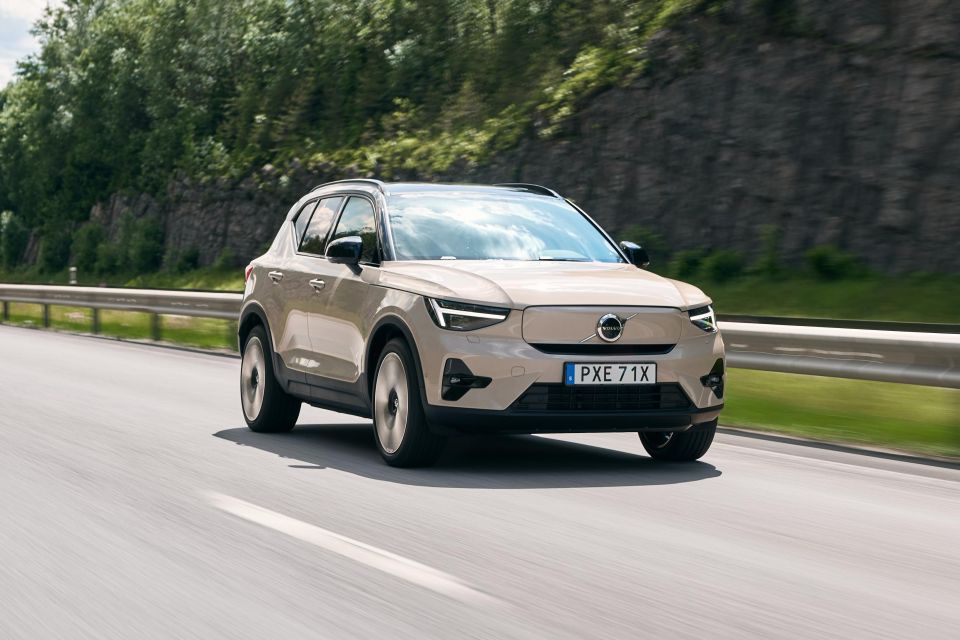 2025 EX40 shown