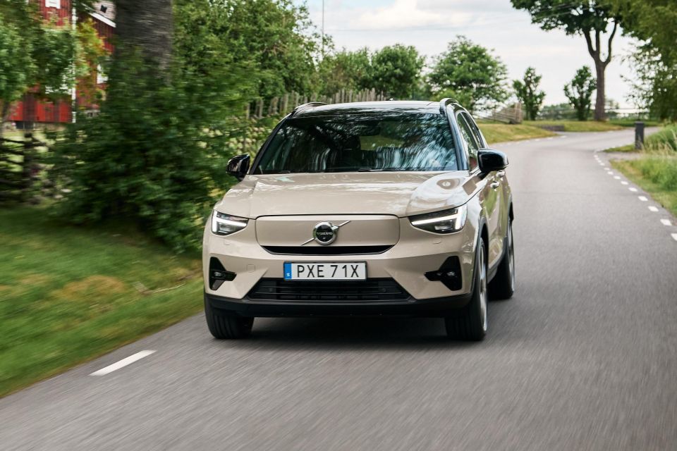 2025 EX40 shown