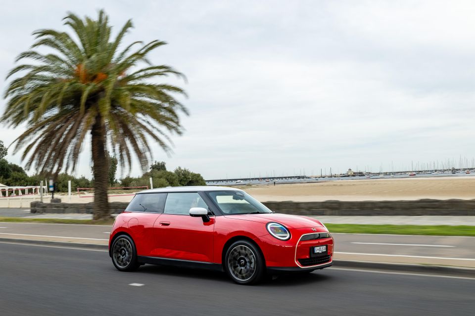 Cooper SE