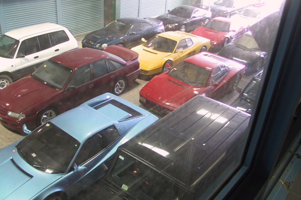 Yes, that maroon car is a Commodore amongst Ferraris