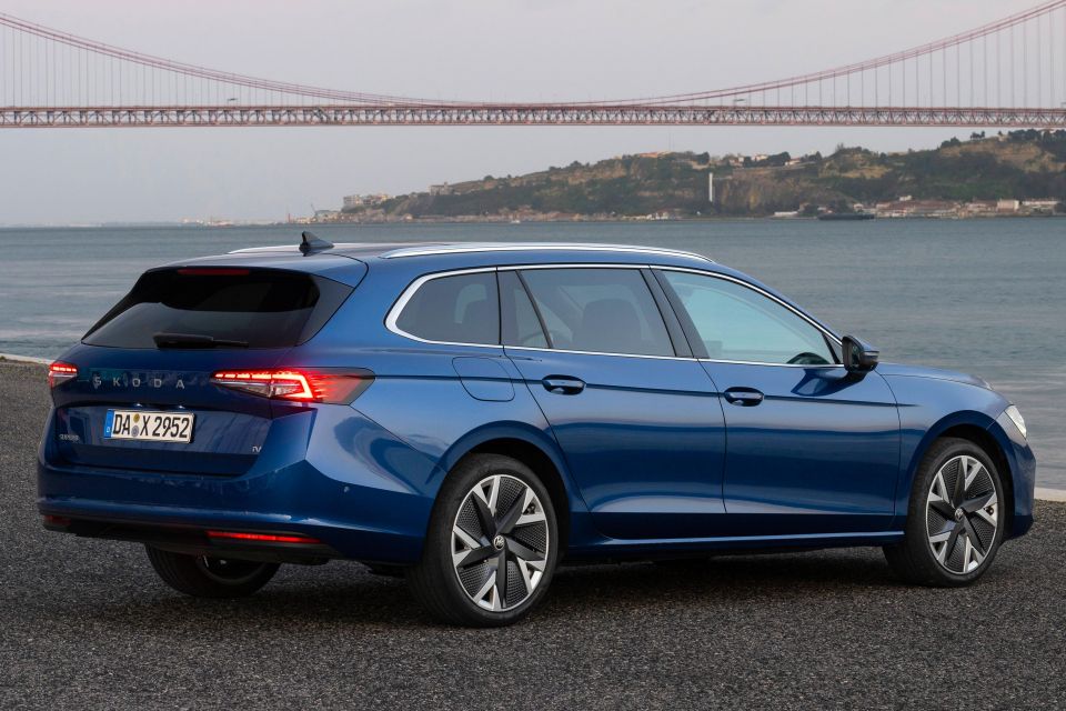Skoda Superb Combi iV