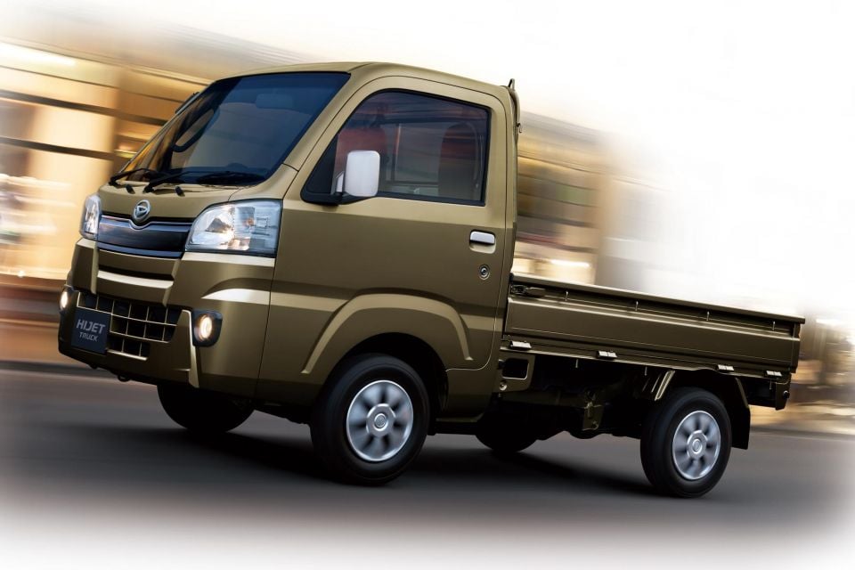 A Daihatsu HiJet, not performing a burnout