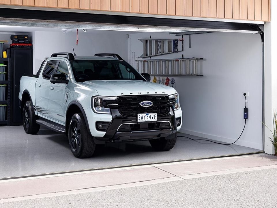 2025 08 2025ford Ranger Phev Stormtrakcharging