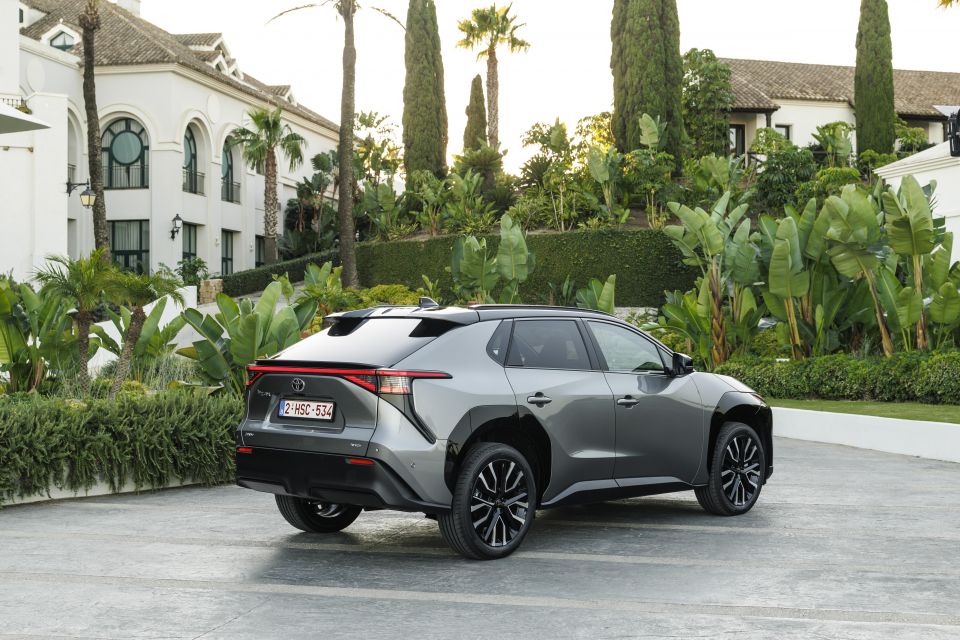 2025 11 2026bz4x Awdprecious Metalstatic004