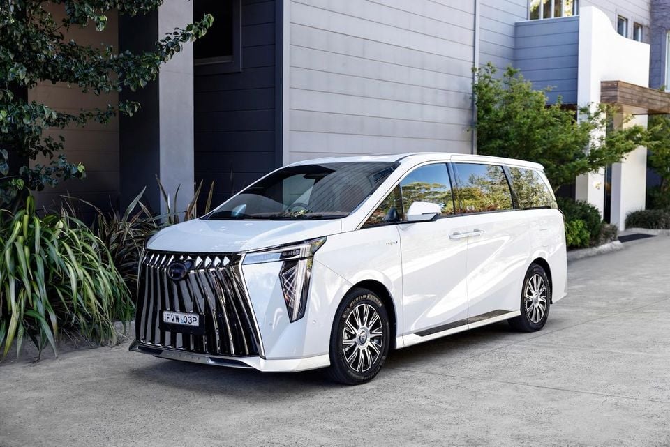 2026-gac-m8-phev - 1