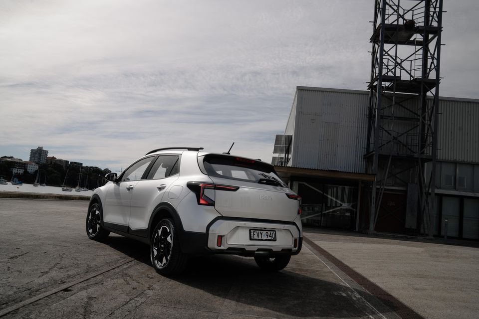 2026 Kia Stonic S_KIA - STONIC_SILVER_06