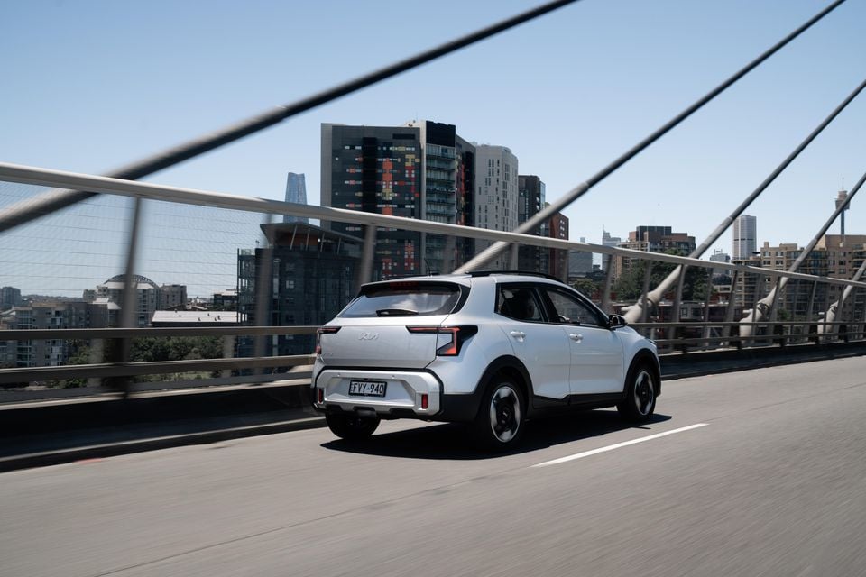 2026 Kia Stonic S_KIA - STONIC_SILVER_34