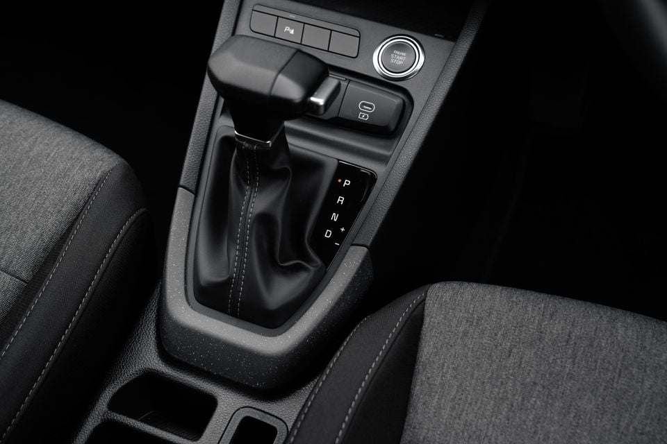 2026 Kia Stonic S_KIA - STONIC_SILVER_43