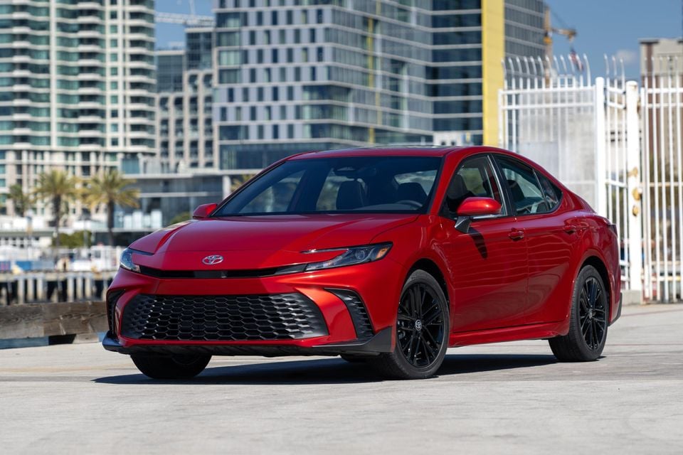 Toyota_Camry_USA_20251219_01_01