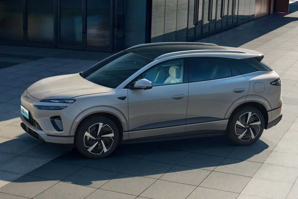 Chinese-market BYD Sealion 06 DM-i