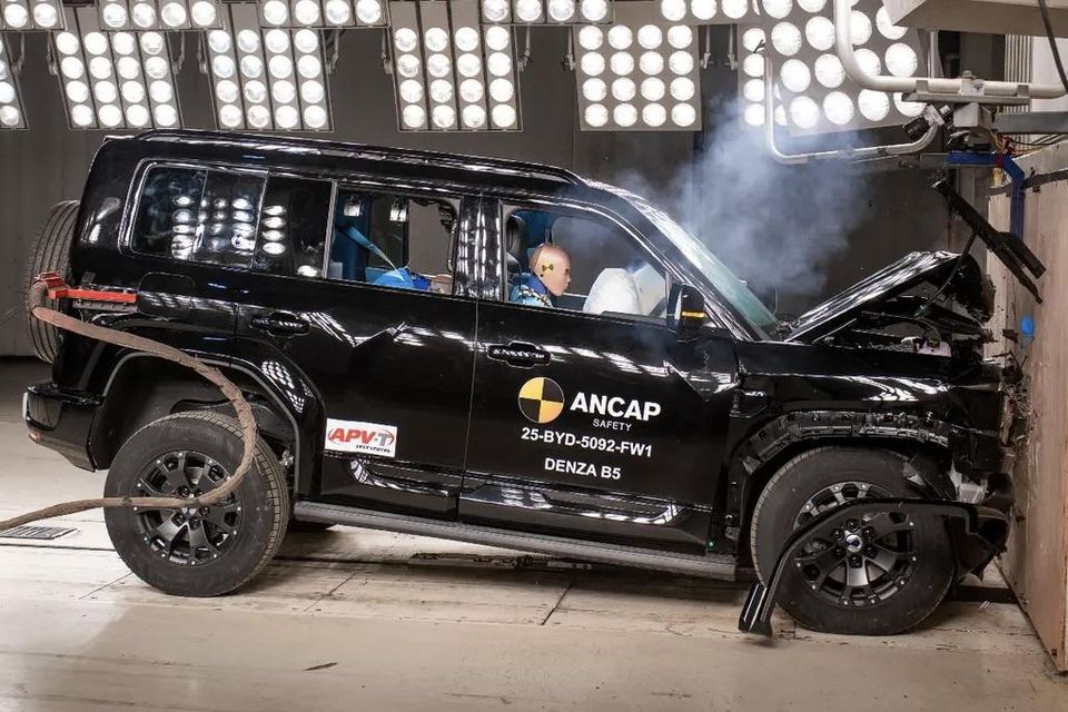 Denza B5 crash test