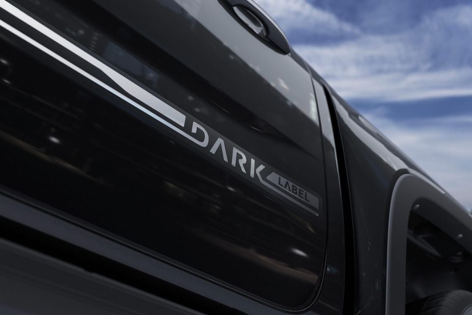 2026-volkswagen-amarok-dark-label-2