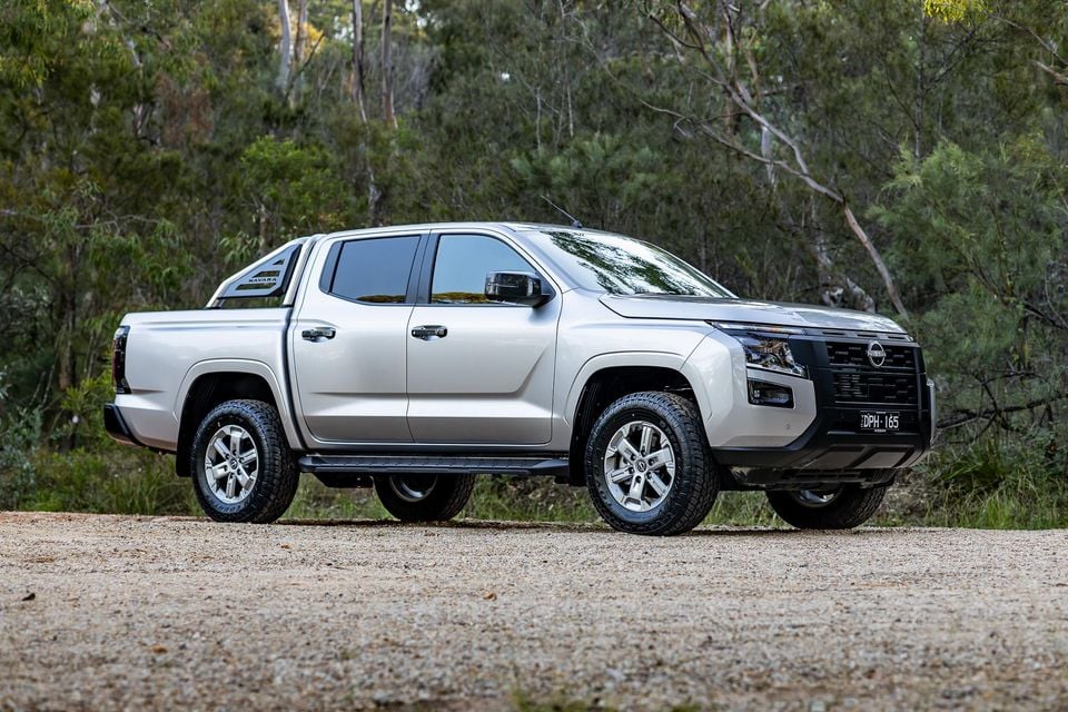 2026-Nissan-Navara-ST-13