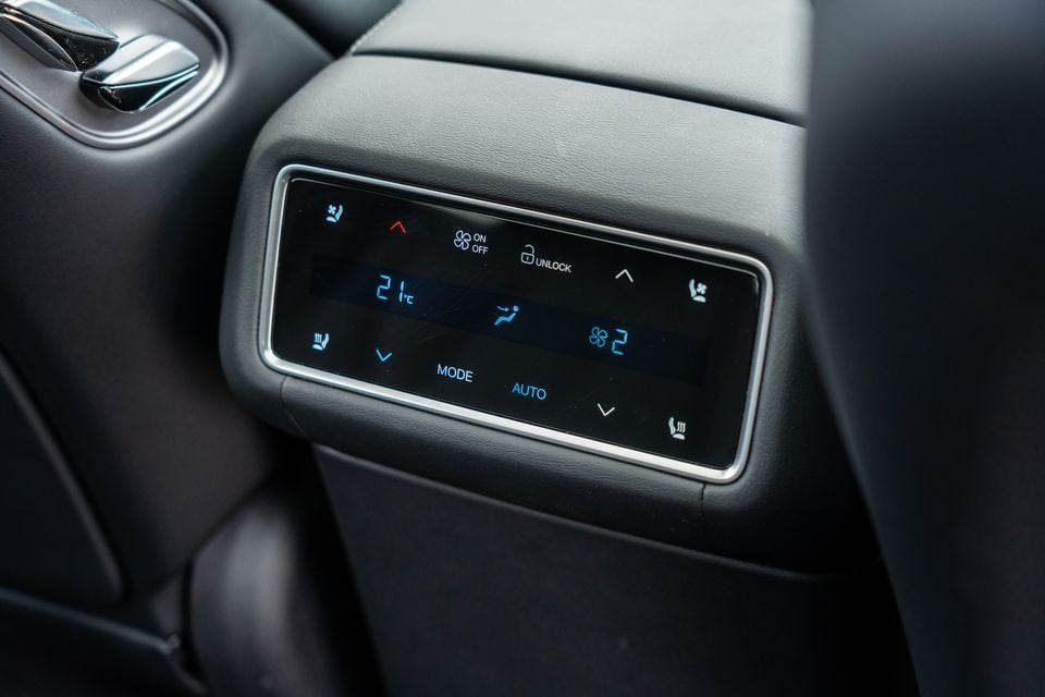 Rear climate control touchscreen panel in a 2026 BYD Sealion 8, showing temperature set to 21°C with fan and seat heating controls