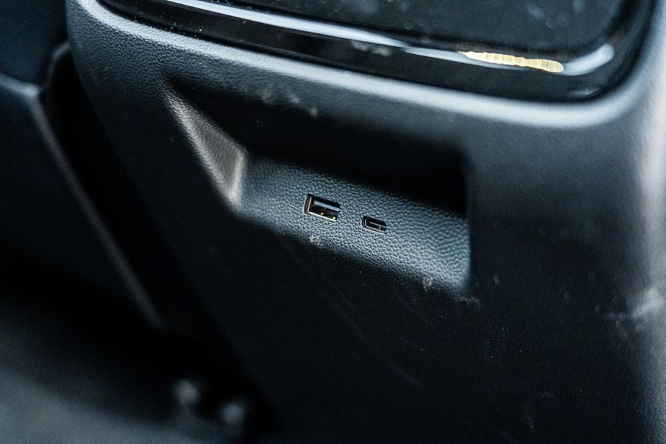USB-A and USB-C charging ports located in the interior of a 2026 Chery Tiggo 9 Super Hybrid
