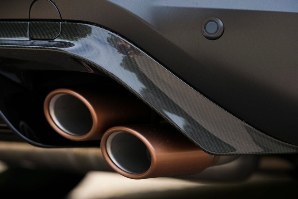 Close-up of twin copper-tipped exhaust pipes framed by a carbon fibre rear diffuser on the 2026 Cupra Formentor VZ5