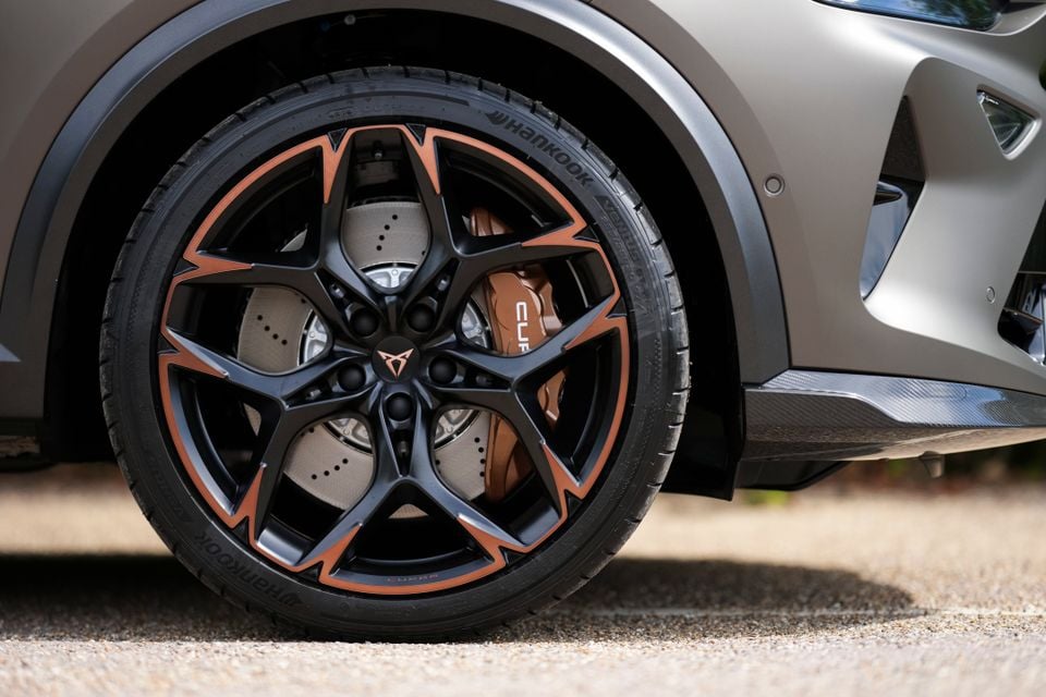 Close-up of a Cupra Formentor VZ5 alloy wheel featuring black and copper-accented spokes, Hankook tyres, and a copper Cupra brake caliper
