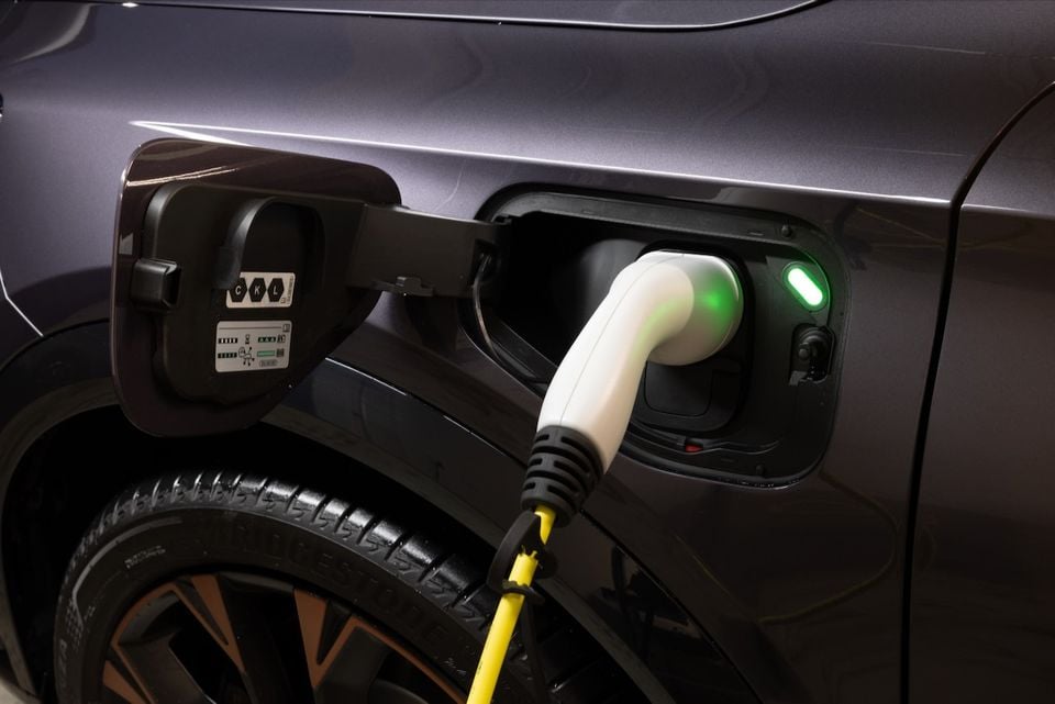 2026 Cupra Formentor VZe PHEV (charging port)