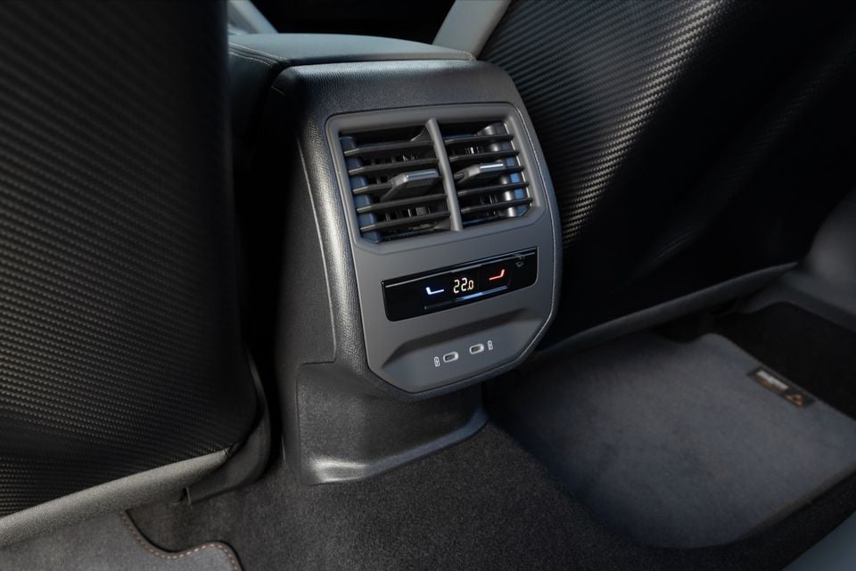 Rear climate control panel in a 2026 Cupra Formentor VZX, showing dual-zone temperature display set to 22 degrees and air vents