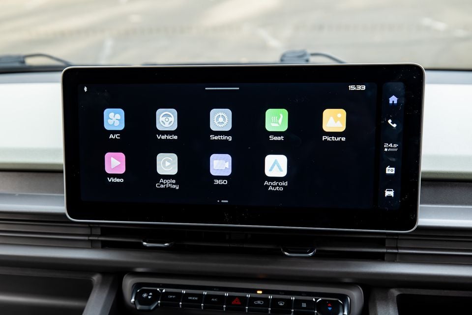 Touchscreen infotainment display in a 2026 Farizon V7E showing the home menu with options including A/C, Vehicle, Setting, Seat, Picture, Video, Apple CarPlay, 360 camera, and Android Auto