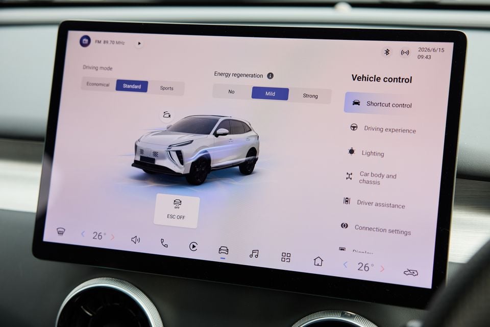The touchscreen infotainment display of a 2026 Forthing Taikon 5, showing vehicle control settings including driving mode, energy regeneration, and a 3D render of the SUV