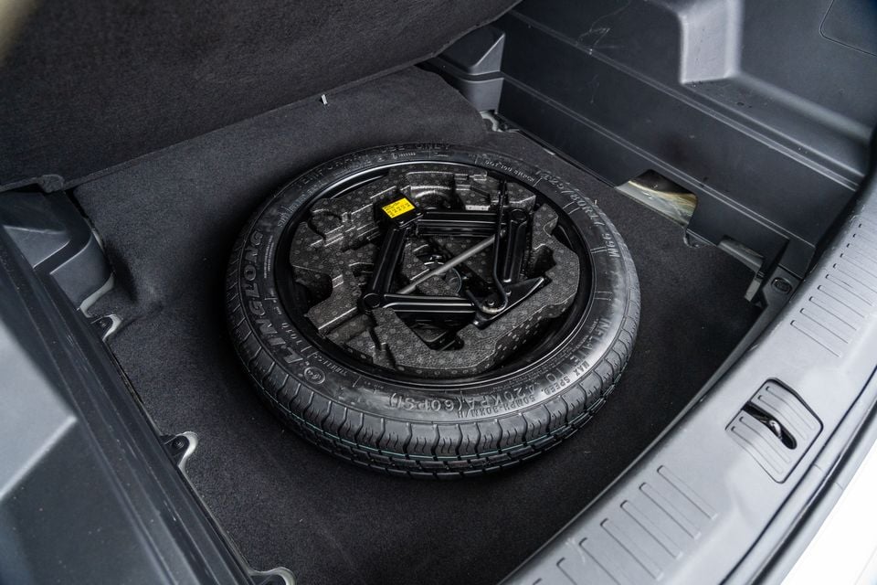 A space-saver spare tyre and jack kit stored under the boot floor of a 2026 Jaecoo J7.