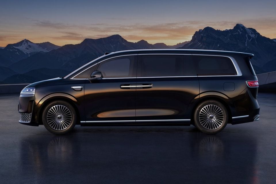 Chinese-market Luxeed V9 in manufacturer promotional imagery, shown in side profile; not final Australian LLounge specification.