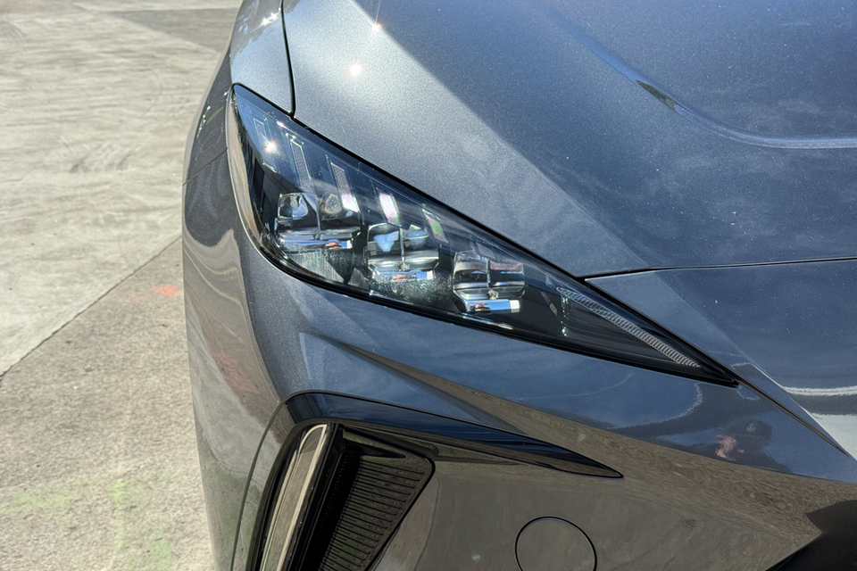 Close-up of the LED headlight on a grey 2026 MG 4 EV