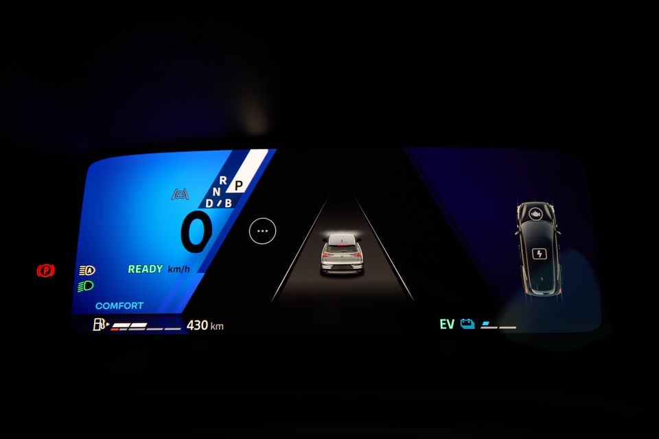 The digital instrument cluster of a 2026 Renault Symbioz Esprit Alpine, showing speed at zero, Comfort drive mode, 430km range, and an EV charging status display on the right panel.