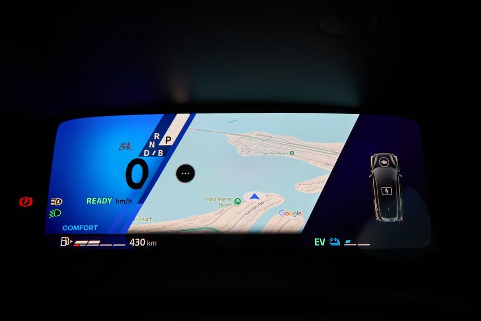 Digital instrument cluster display of a Renault Symbioz showing speedometer, Google Maps navigation, EV battery status, and 430km fuel range in Comfort drive mode