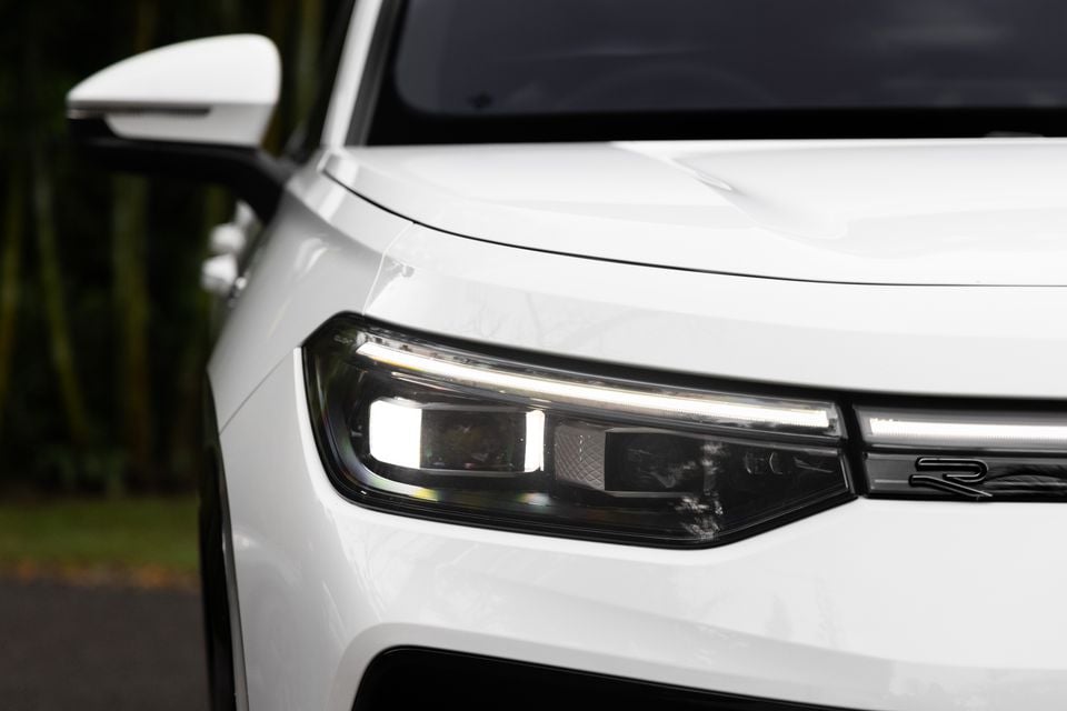 200TSI eHybrid R-Line