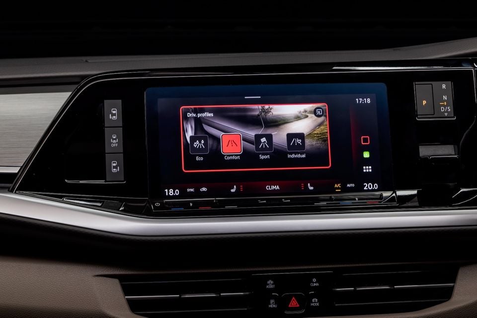 Volkswagen Multivan infotainment screen showing driving profile options including Eco, Comfort, Sport and Individual, with climate control display below