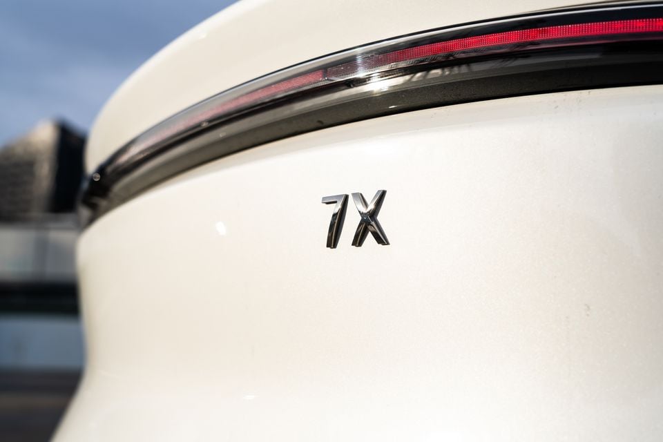 Close-up of the '7X' badge on the rear of a white 2026 Zeekr 7X