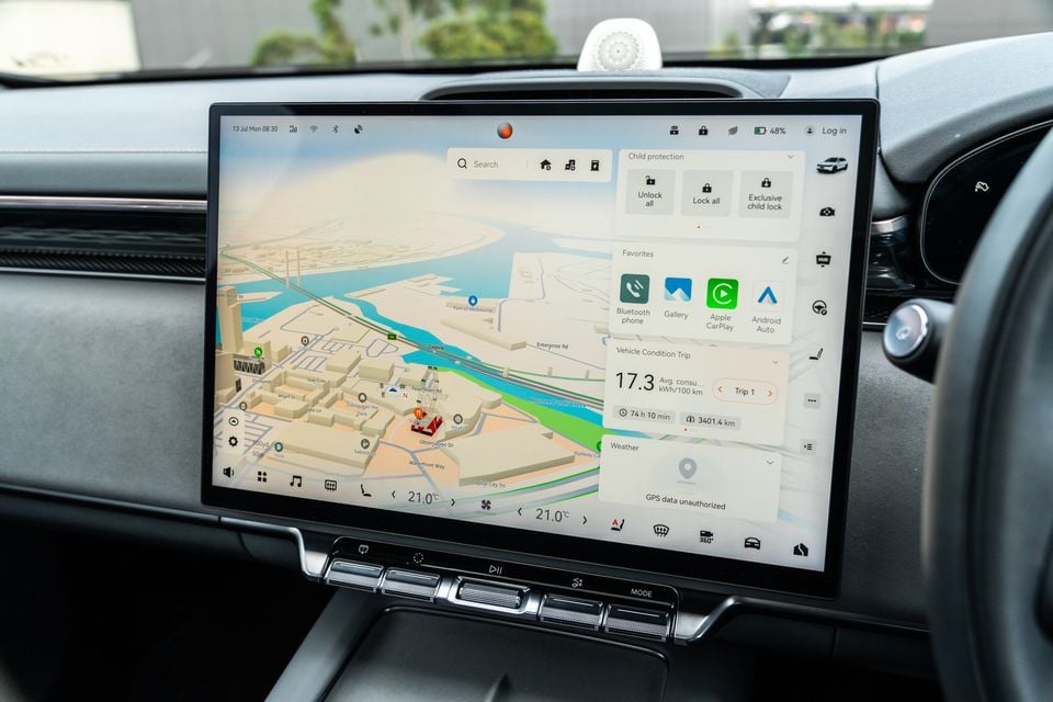 The large central touchscreen infotainment display of a 2026 Zeekr 7X showing a 3D map of Melbourne, climate controls, and app shortcuts including Apple CarPlay and Android Auto