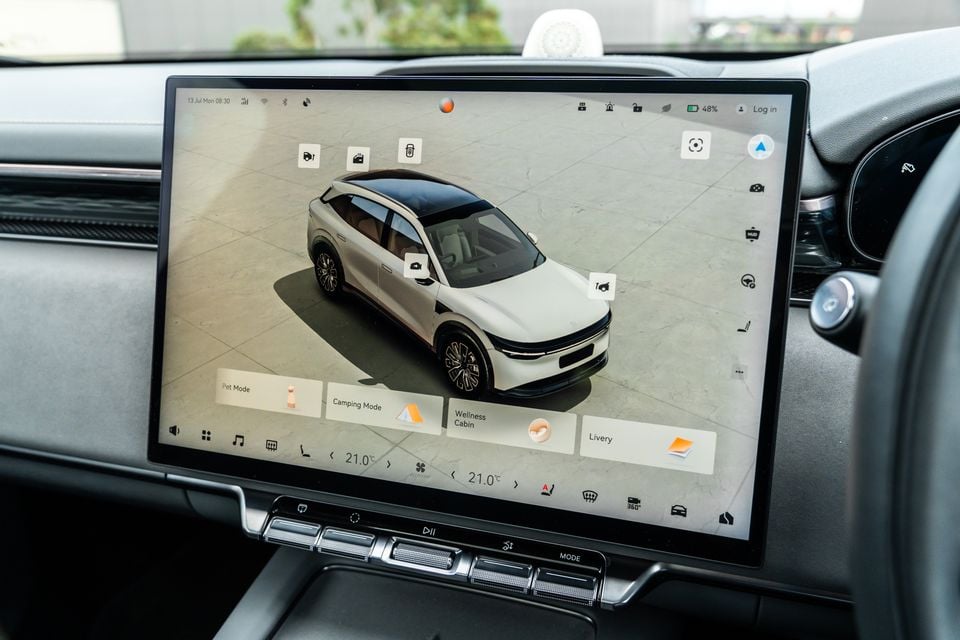 The touchscreen infotainment display of a 2026 Zeekr 7X showing the vehicle control home screen with options including Pet Mode, Camping Mode, Wellness Cabin and Livery, alongside a 3D render of the car