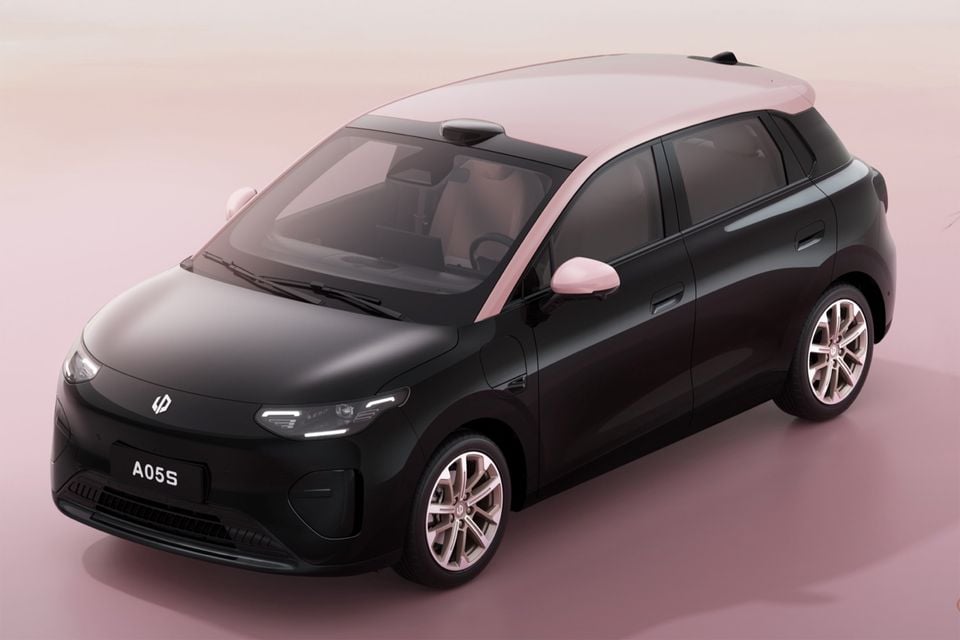 A Leapmotor A05S small hatchback in black with a pink roof, seen from the front-side at a high angle