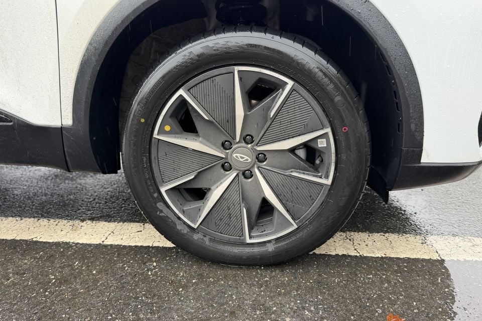 Chery Tiggo 4 overseas turbo-hybrid test car: alloy wheel detail.