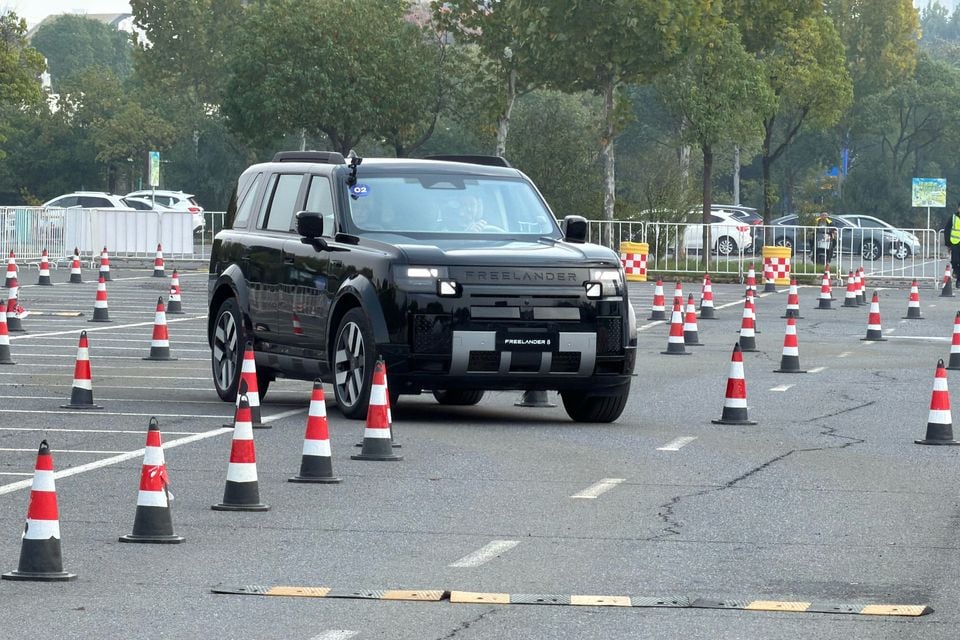 Front view of the black Freelander 8 on the cone course