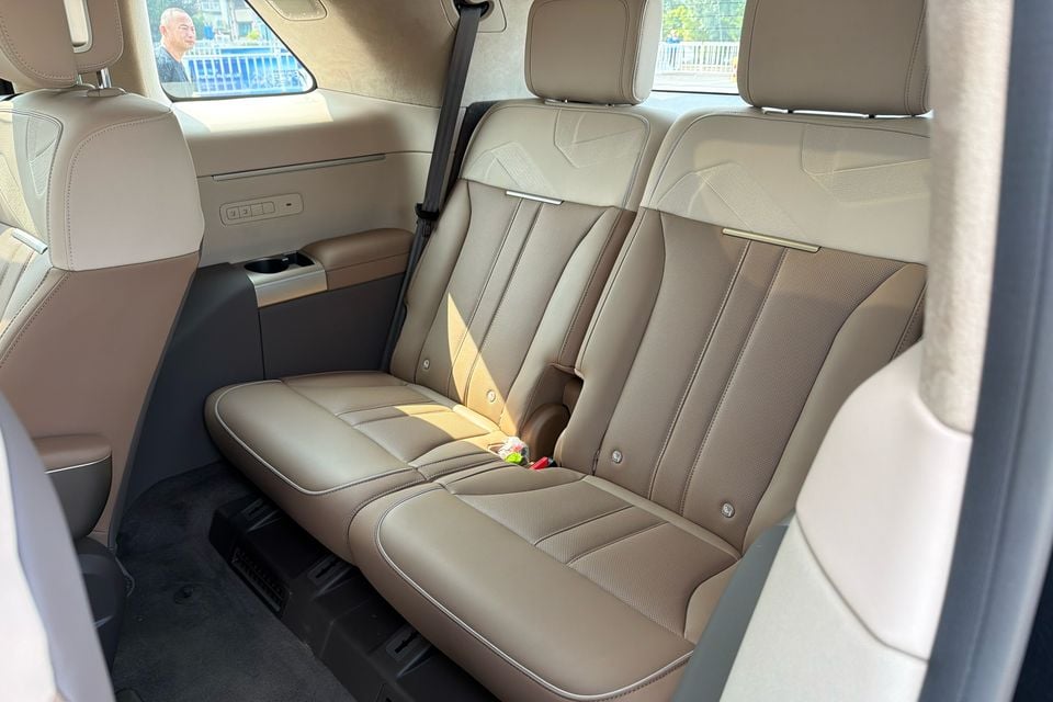Freelander 8 third-row seats viewed from the rear passenger doorway