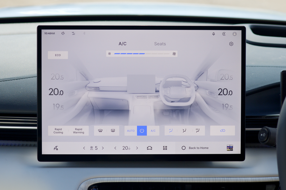 Climate control menu on the central touchscreen of a 2027 Geely Starray EM-i Inspire, showing dual-zone temperatures set to 20 degrees