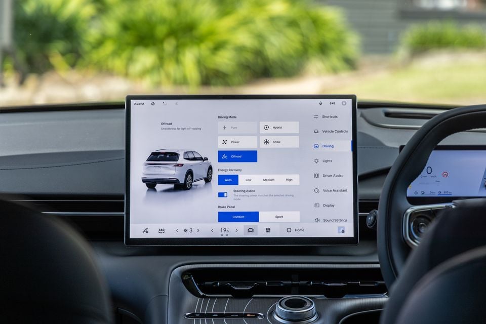Central touchscreen in the 2027 Geely Starray EM-i showing the driving mode menu with Offroad selected, beside the steering wheel and digital driver display